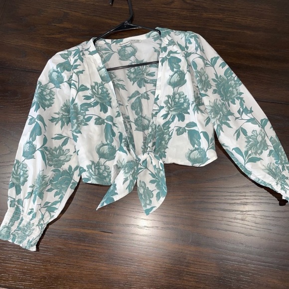 Abercrombie tie front top - Picture 2 of 3